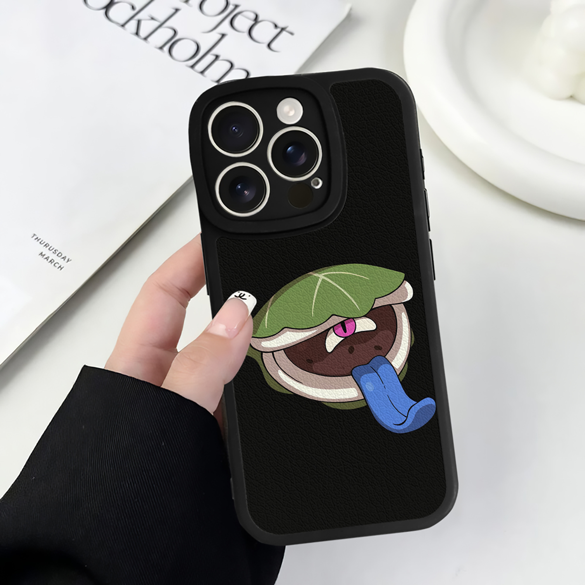 （画像用） 妖怪ウォッチ Yo-kai Watch 【iPhone 16シリーズ対応】シリコンスマホケース（レザー調） 材質：シリコン